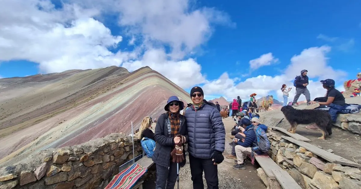 mOnTAñA De CoLOrES UnA pAreJA