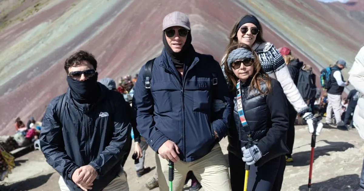 PeRsOnAs En La mOntAñA DE ColoREs