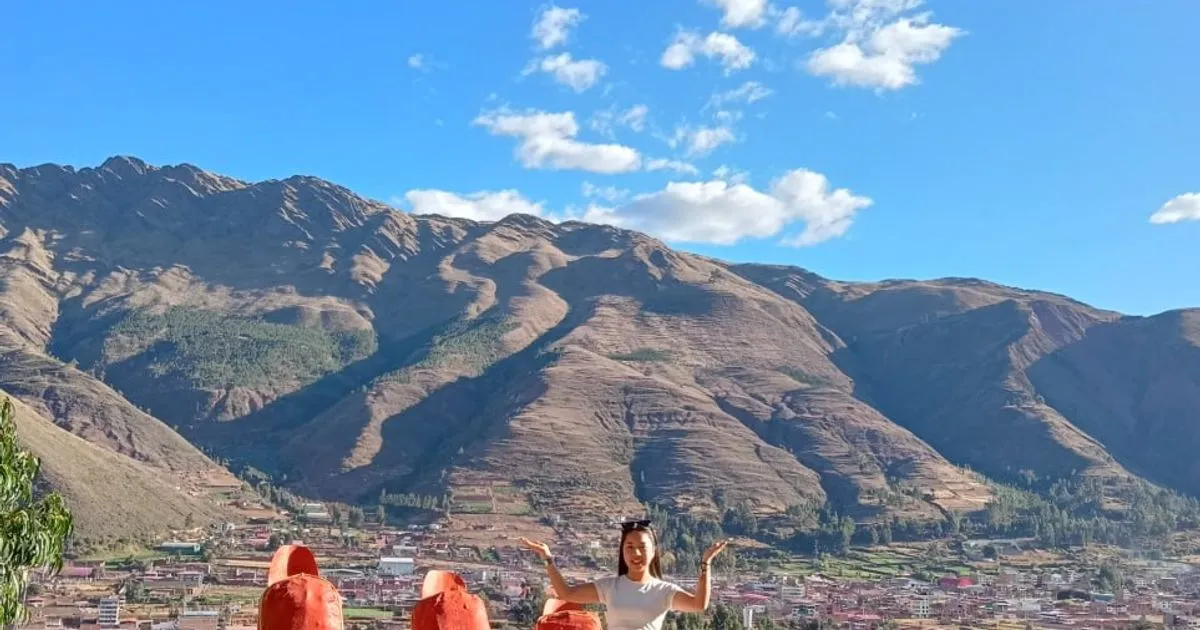 UNa MUjEr eNcIMa dE Un aTrAcTiVo